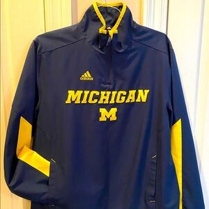 Men's Michigan Med. pullover quarter zip top. EUC